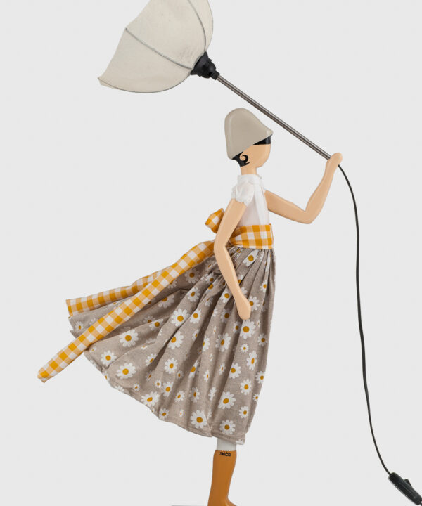Skitso Margarita håndlavet bordlampe med et blomstret design i marguerit-print og miljøvenlige materialer, ideel til shabby chic boligindretning
